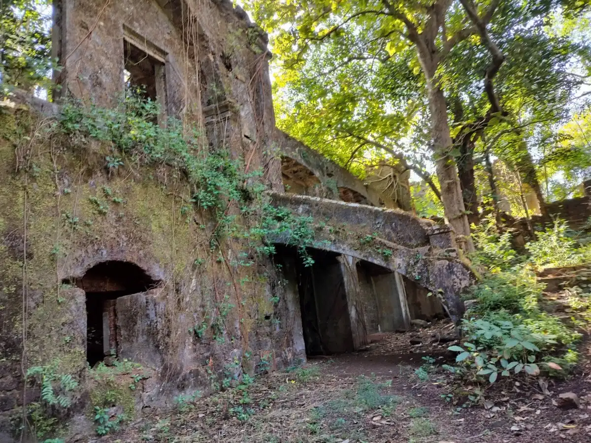 The East Side Vakhar